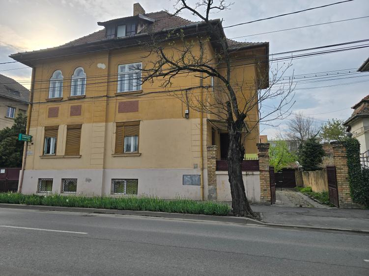 Locatie centrala in vila, cu vedere la Bega