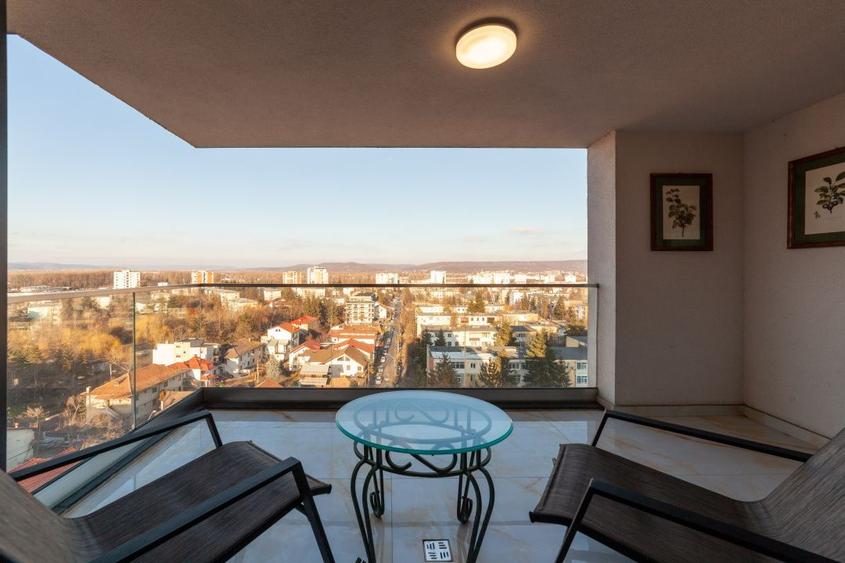 Apartament ultracentral - 3 camere, 167 mp, 2 terase, 2 locuri de parc subterane