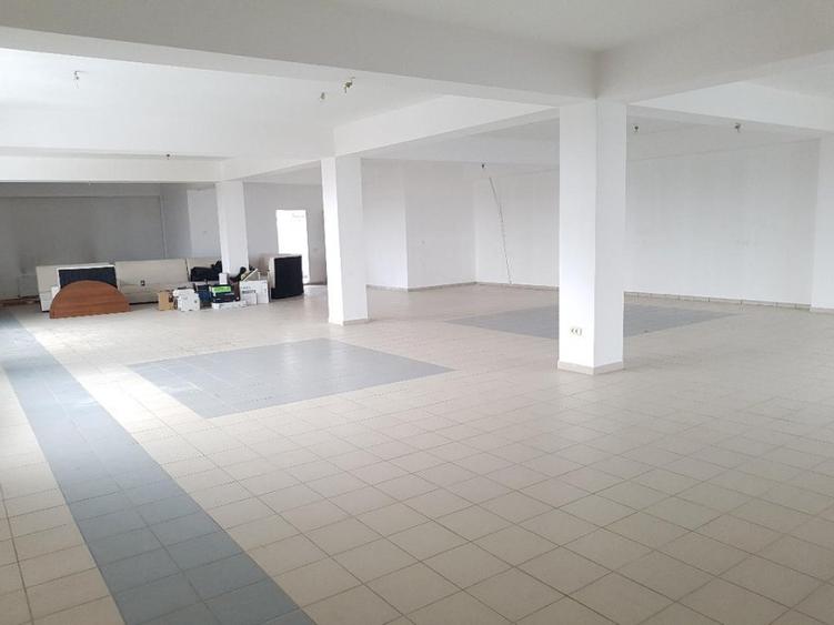 Cladire de birouri si spatii comerciale P+4E, stradal la DN1