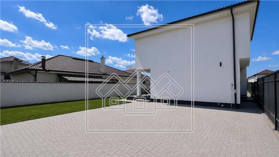 Casa individuala cu 4 camere, teren 571 mp - Cristian, Sibiu