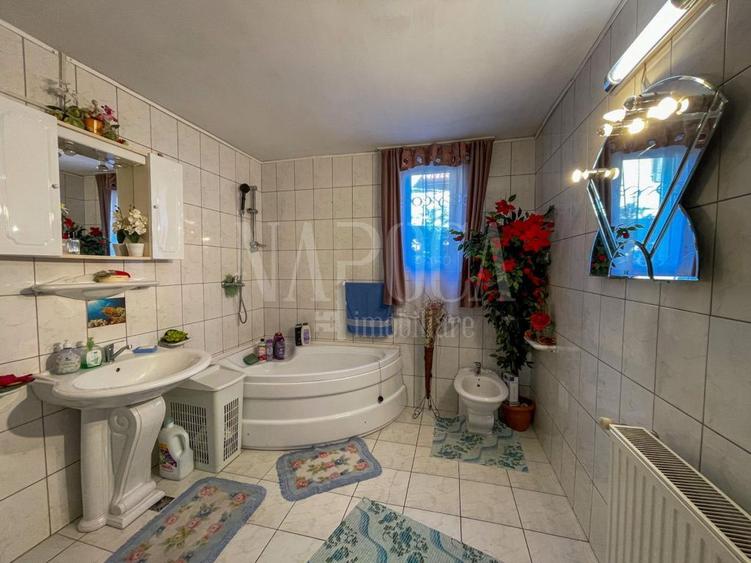 Casa 7 camere de vanzare in Floresti