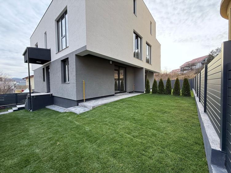 Duplex semifinisat, zona Donath Park