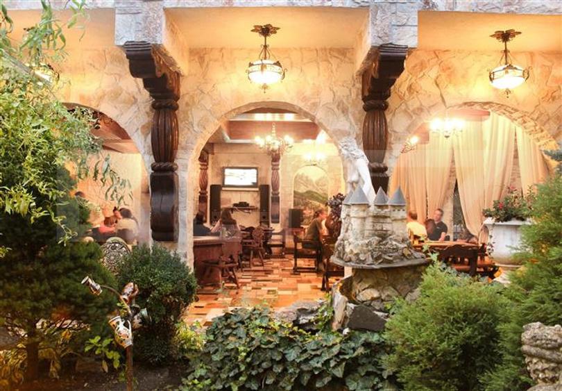 Boutique Hotel & Restaurant de vânzare, 2500 mp, zona Turda