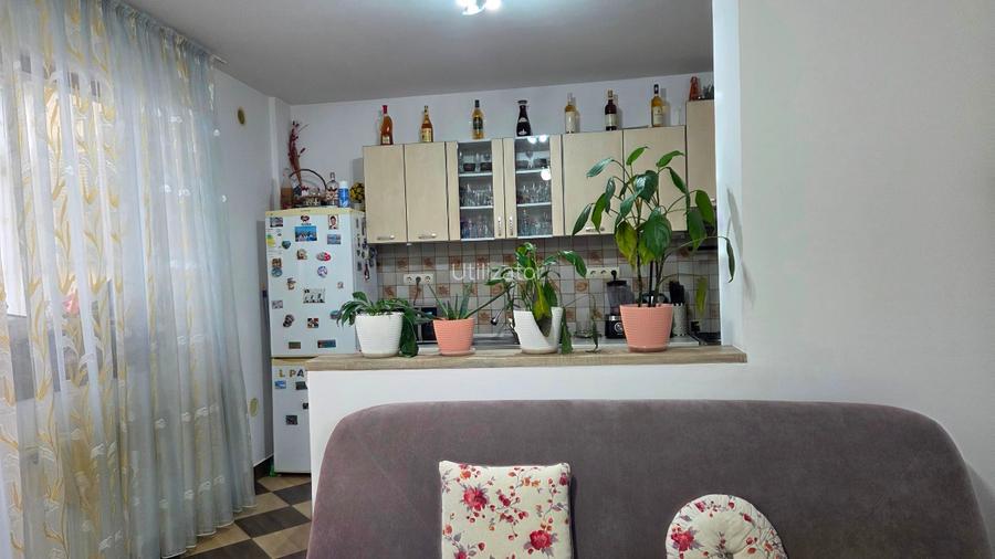 Proprietar,Vând apartament 3 camere decomandat  66 mp în Satu Mare zona Gh Bariț - 2