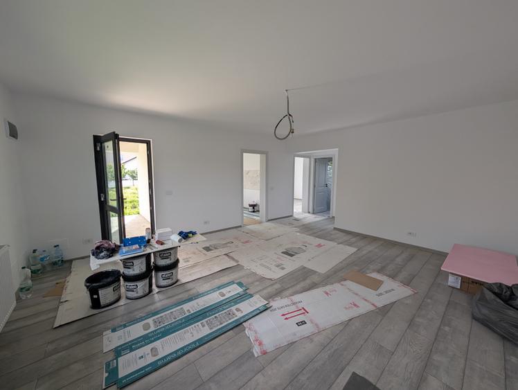 Casa cu garaj Lilieci- teren 540m, canalizare, apa, gaz.