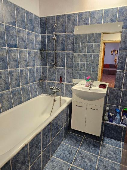 Închiriez apartament 2 camere , decomandat ,