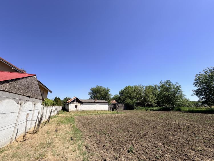 Casa de renovat 127 mp +3000 mp Teren Intrav/Simnic, la 12km de Craiova