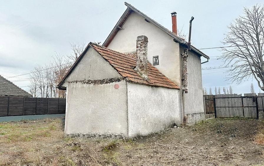 Curte Generoasa Zona Linistita