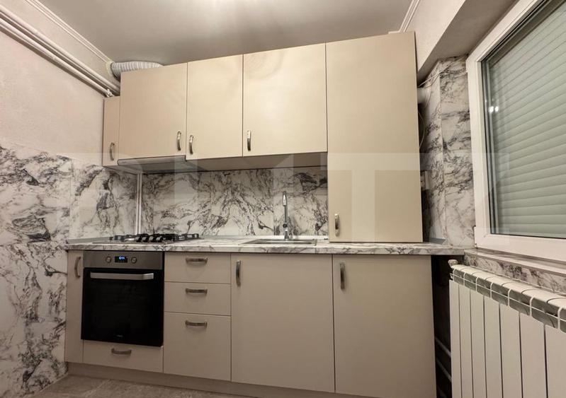 Apartament de inchiriat, cu 3 camere, zona centru