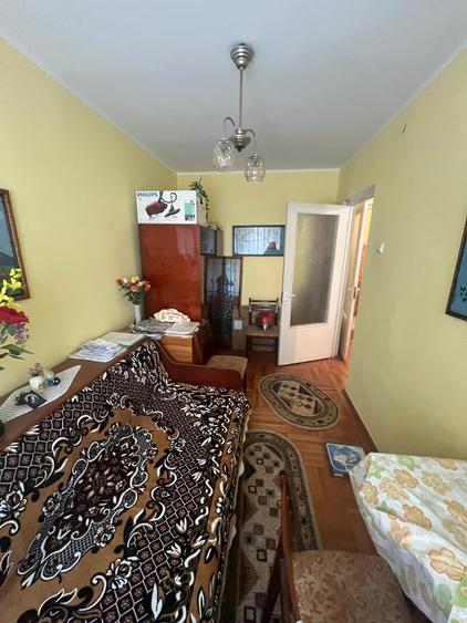 Vand 3 camere parter/ 4 zona Micro 38 , liber pret 59.000 e negociabil