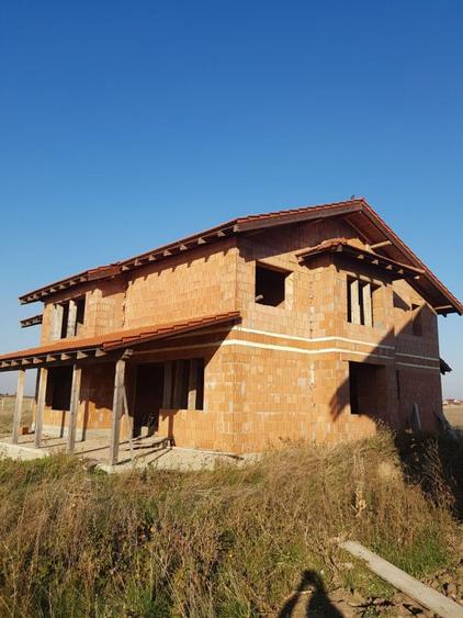 Vila la rosu - Sacalaz