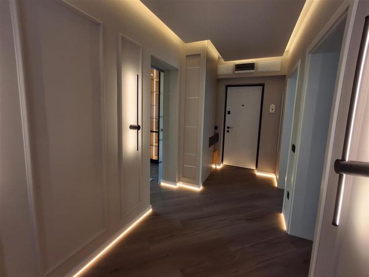 Apartament de LUX 2 camere decomandat pivnita zona Strand