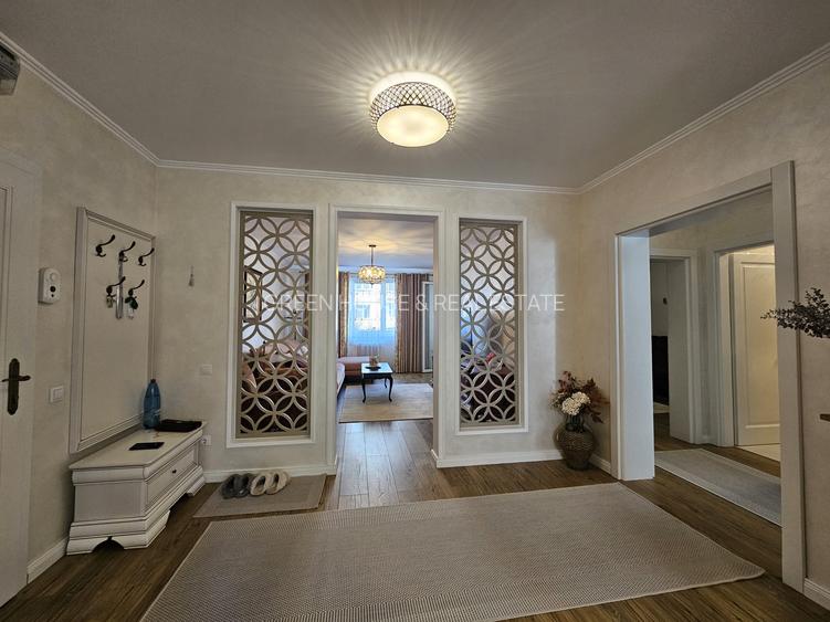 Apartament 3 camere 2 locuri de parcare si boxa , Strada Carpati - 8
