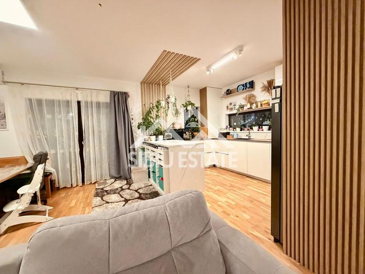 Duplex elegant cu 5 camere, 2 bai, curte in Cristian
