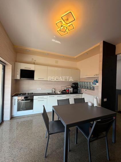 VILA ELEGANTA CU PISCINA INCALZITA SI IESIRE LA LAC - 24