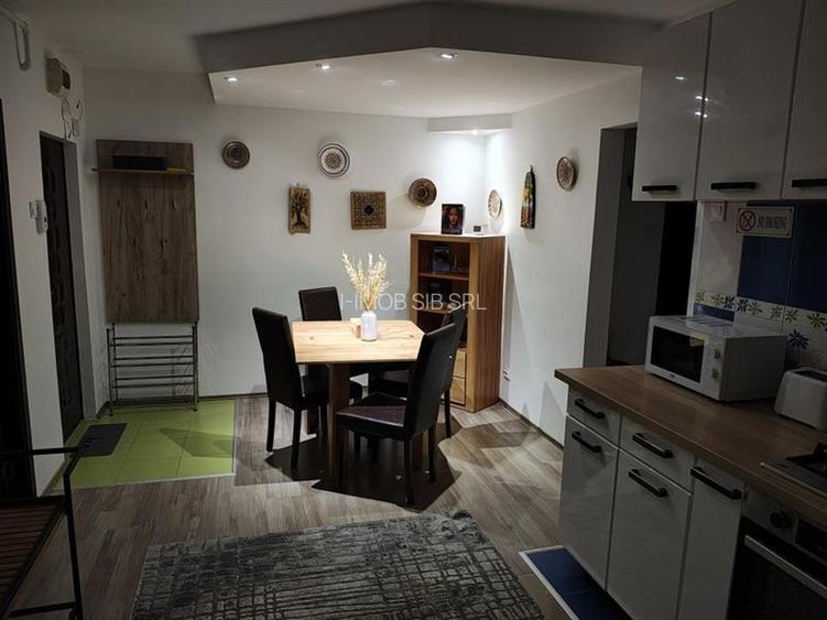 Apartament 4 camere cu balcon si pivnita zona Vasile Aaron - 14