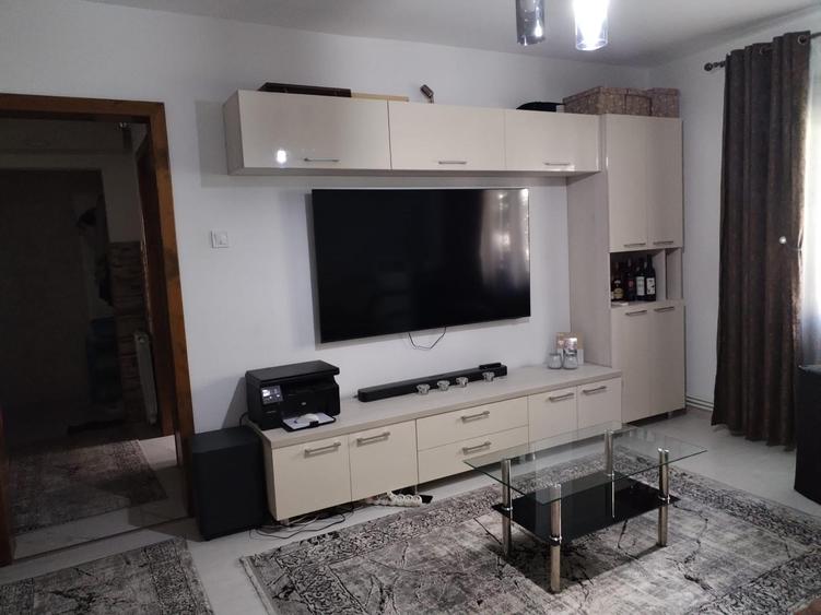 Apartament cu 2 camere semidecomandat, mobilat în Zimbru