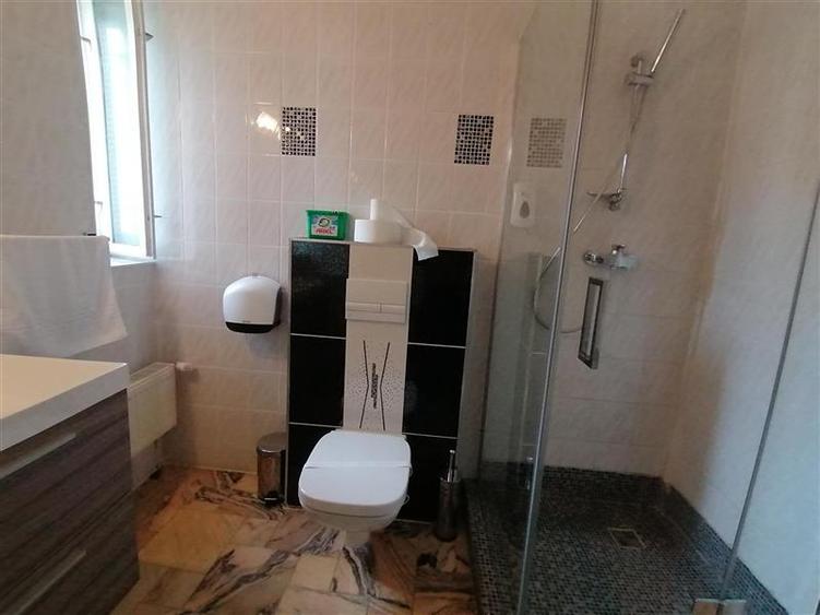 Proprietate deosebita, pe 4 camere, 140 mp, curte amenajata, Central, Brasov