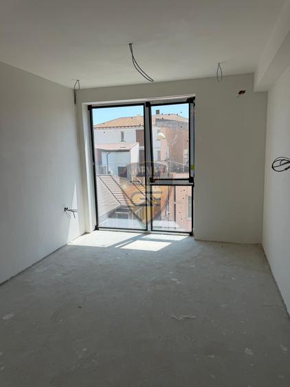 3 Camere Faleza Nord 87mp Bloc tip Boutique 2026, et 1/3 lift, centrala gaz, A/C