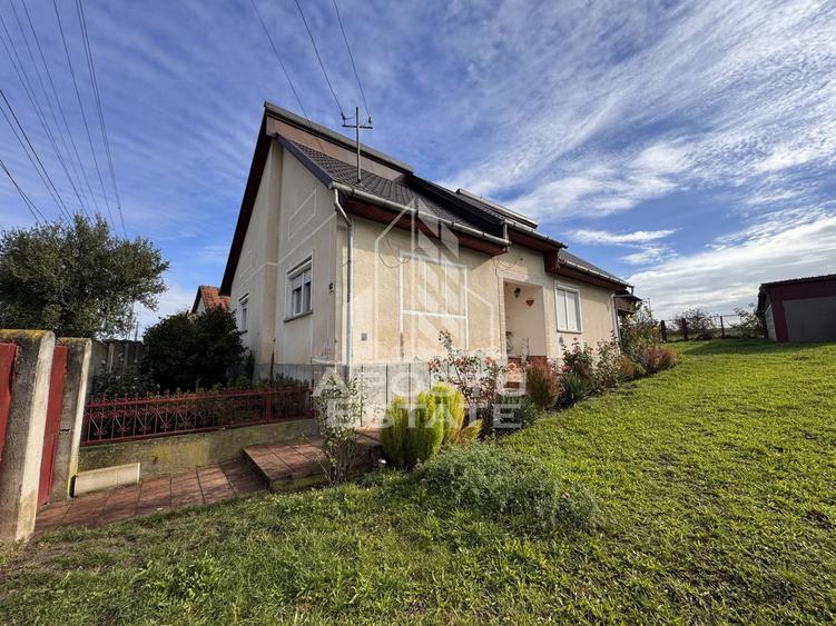 Casa individuala, 4 camere, 2600mp teren, Barcea Mare in Hunedoara