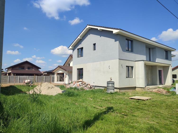 Sanandrei Duplex cu Garaj, Drum Afaltat, Acces rapid.