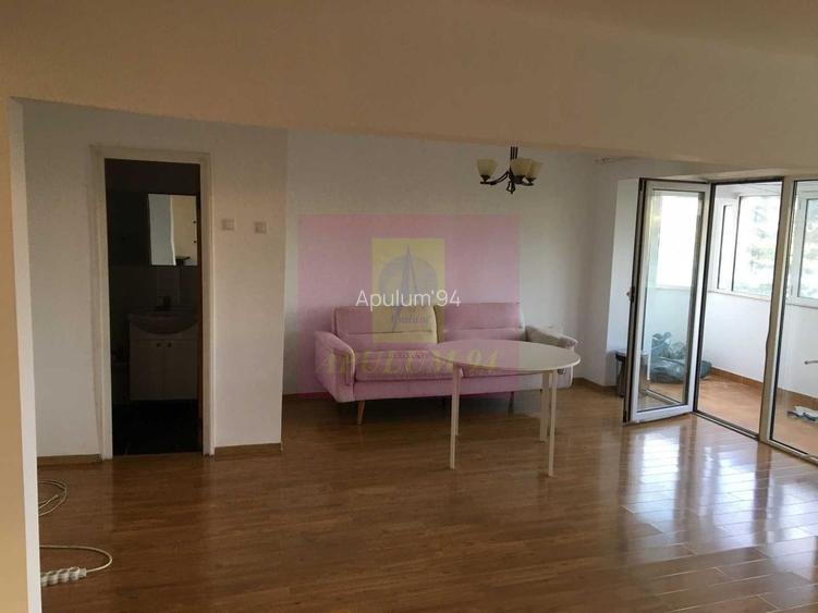 Apartament 3 camere, spațios, luminos și liniștit, cu vedere spre parc și lac