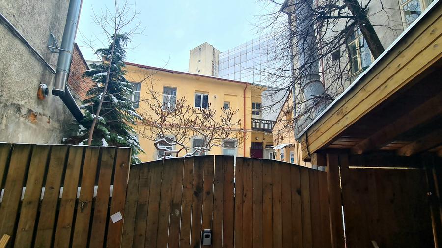 Spațiu elegant, la cheie, în centrul istoric al Brașovului – birou - agentie