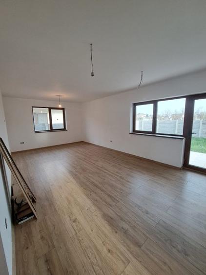 Casa individuala, Parta(inainte de pod, zona Munteni), la 12km de Timisoara