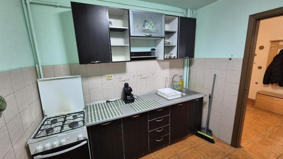 Inchiriez apartament doua camere in Micalaca zona 300