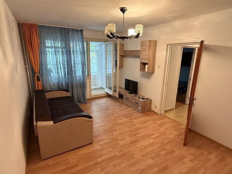 2 camere decomandat, parter, 2 min metrou, zona excelenta, pet friendly