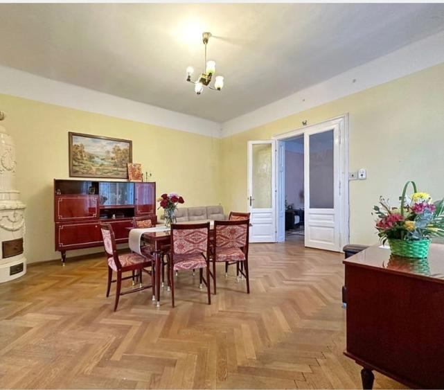 Apartament spațios în Centrul Istoric al Brașovului – zonă premium