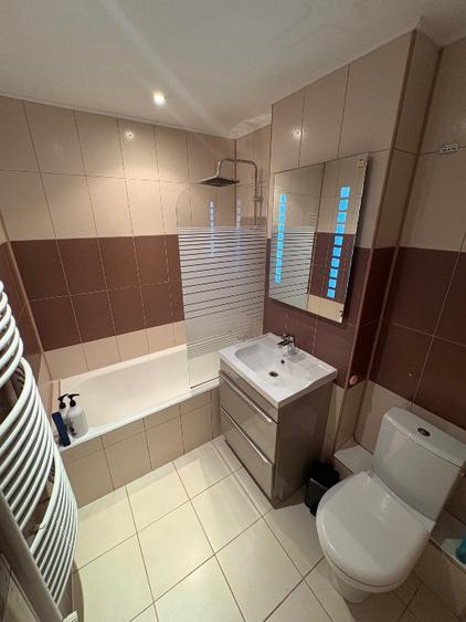 Apartament 3 camere , 2 băi în Brașov