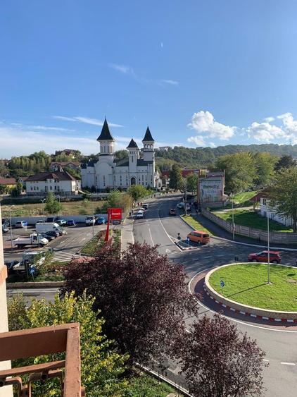 Vand apartament 5 camere cu scara interioara in Deva, etaj 4 si 5, acoperit cu p