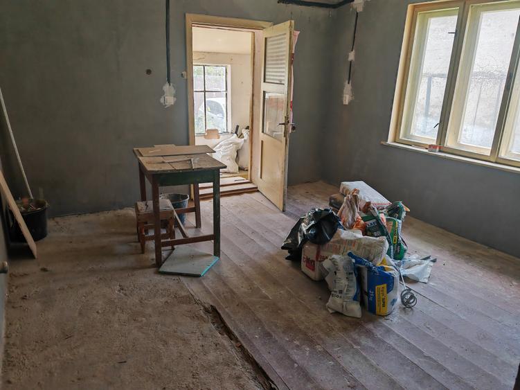 Casa 4 camere libera la vanzare RASNOV - zona Florilor