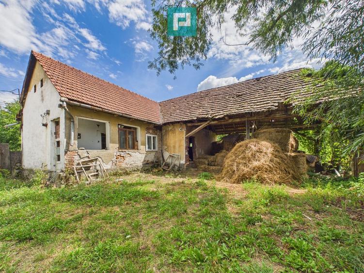 Casă cu teren de 2341 mp, în Bonțești, Arad