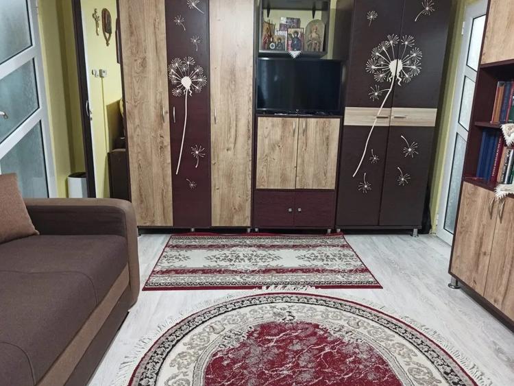 Apartament cu 2 camere, etaj 2/4, zona Alexandru cel Bun