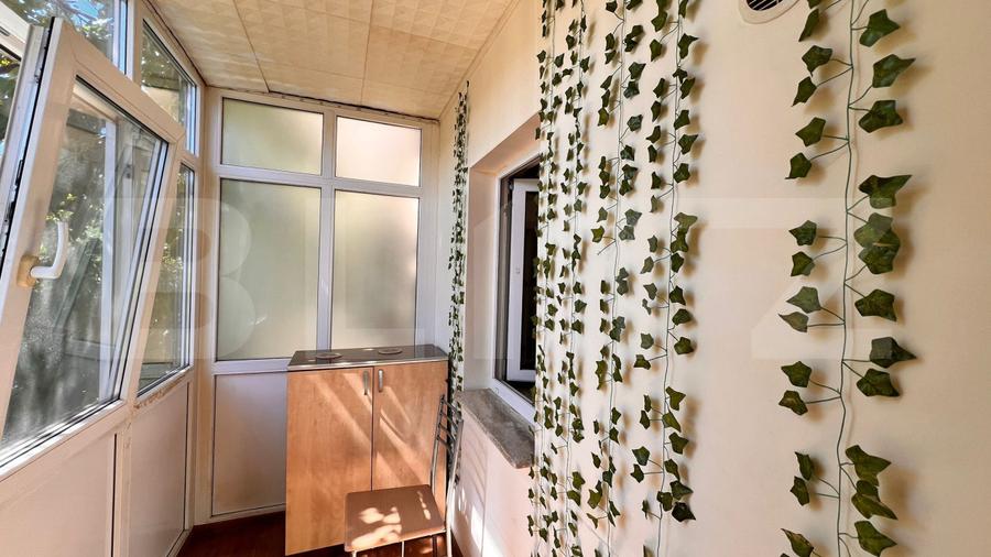 Apartament de 2 camere, decomandat de 55 mp, zona Brazda