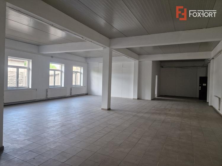 Spatiu comercial cu 16 incaperi - zona Mehala