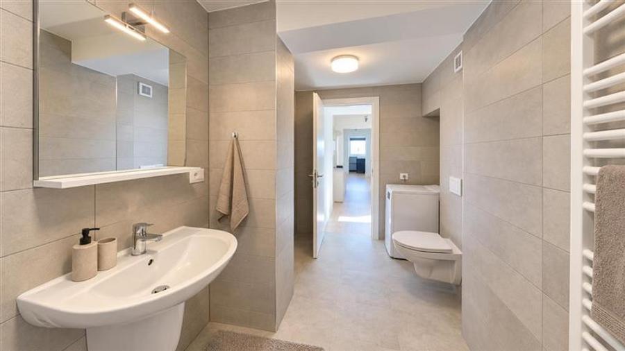 3 camere echipat,regim vila,terasa,balcon,parcare,boxa,TVA inclus,Uno Residence,
