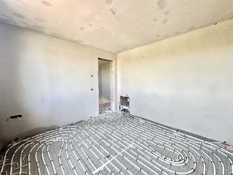 Duplex despartit prin camera tehnica | 4 camere | 115 mp utili | Drumul Boilor