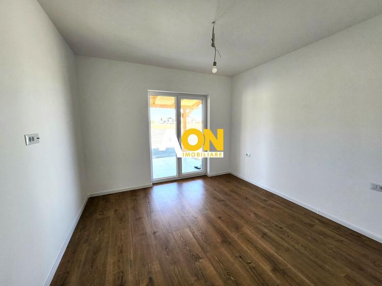 Casa Individuala cu 4 camere, 3 bai, terasa, 370mp teren, Oarda de Jos
