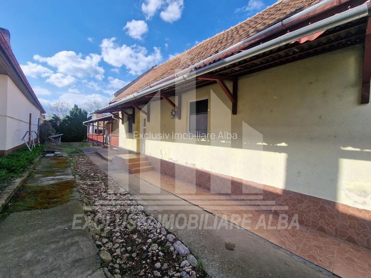 Casa de vanzare | 100 mp | 1048 mp teren | Ciugud - 2