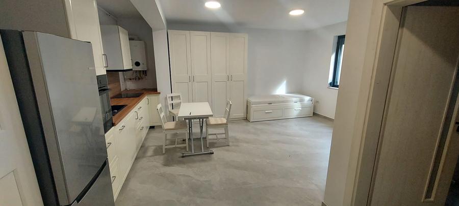 Închiriez garsoniera bloc nou cu loc de parcare în curte