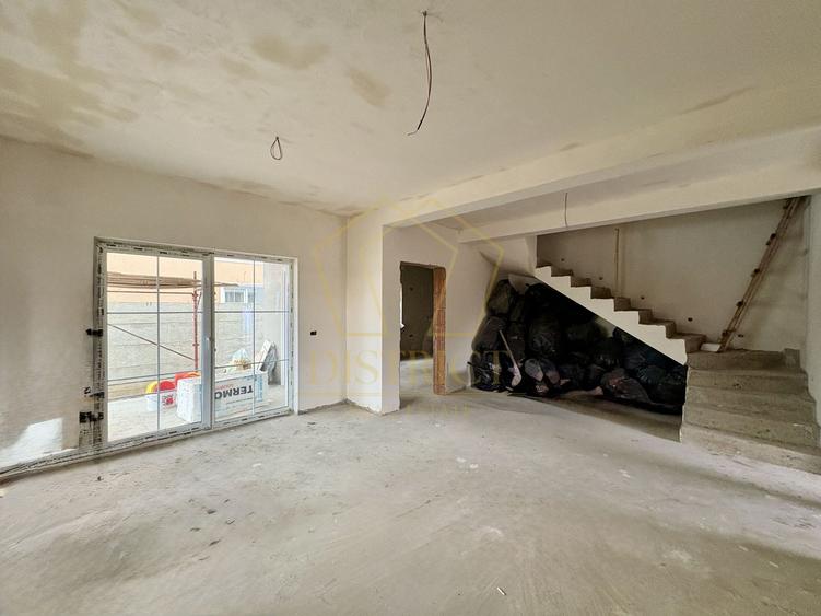 Duplex cu 4 camere, despărțit prin CARPORT | Mosnita Noua | HORNBACH