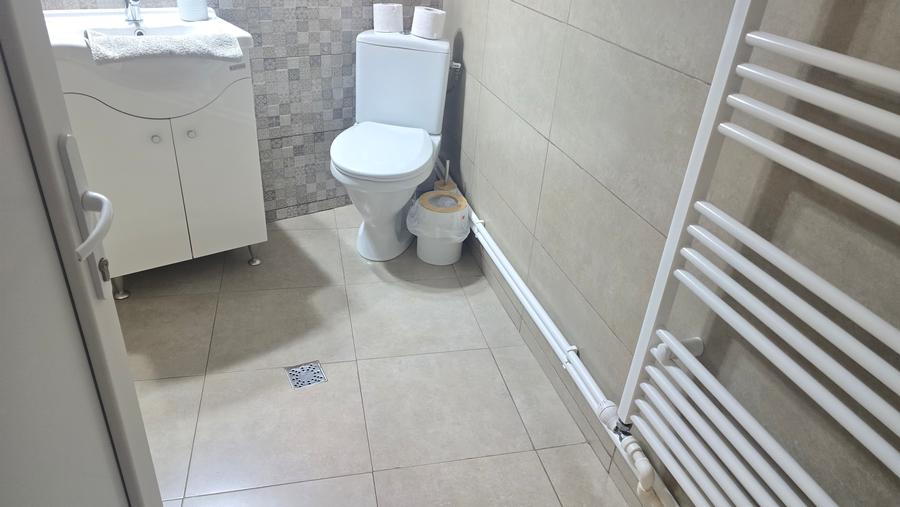 Inchiriez apartament in vila pe 2 nivele cu scara interioara in Deva, mobilat