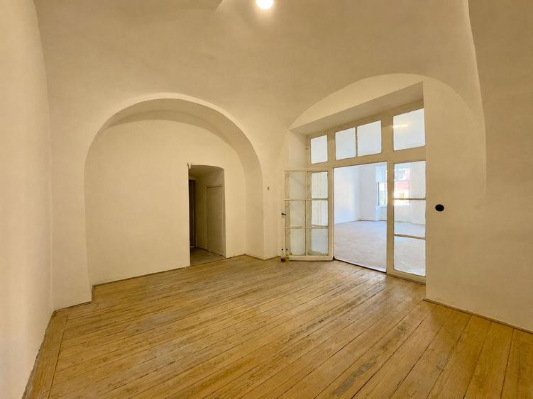 0 % Comision, 2 camere, parcare - cladire an 1654 - Centru istoric