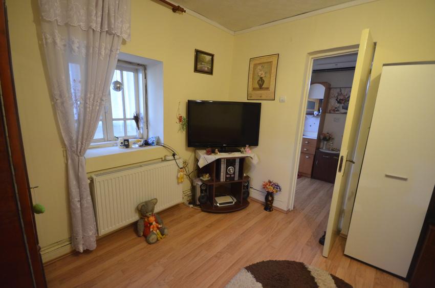 Casă 4 camere - curte 600 metri - Colentina - Andronache