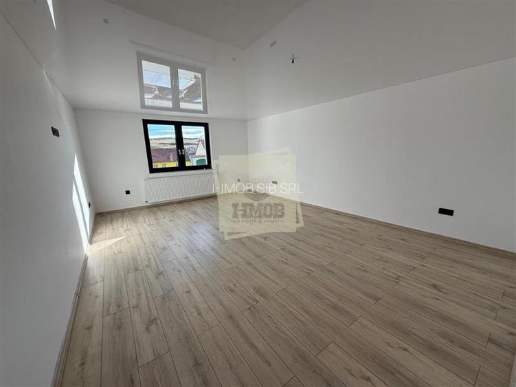 Casa cu 4 camere si 3 bai pretabila birouri in Sura  Mare - 16