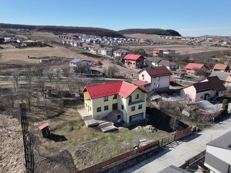 Casă individuală pe 1000 mp teren la preț de duplex: Strada Iris, Chinteni