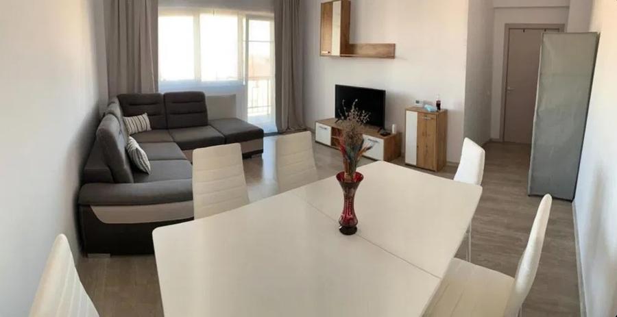 Titan 3 camere cu balcon si parcare